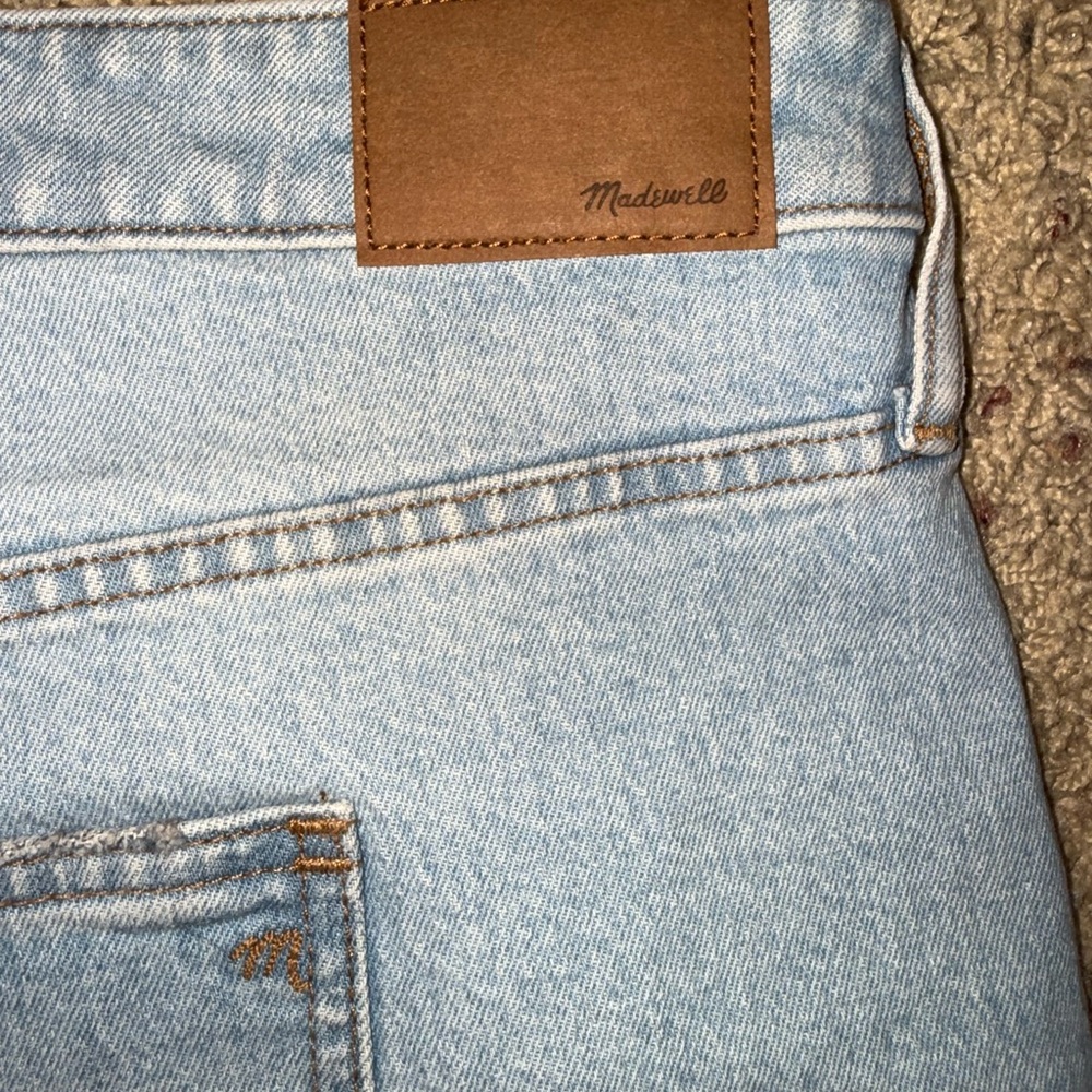 Vintage Wide-Leg Blue Jeans - Picture 6 of 6